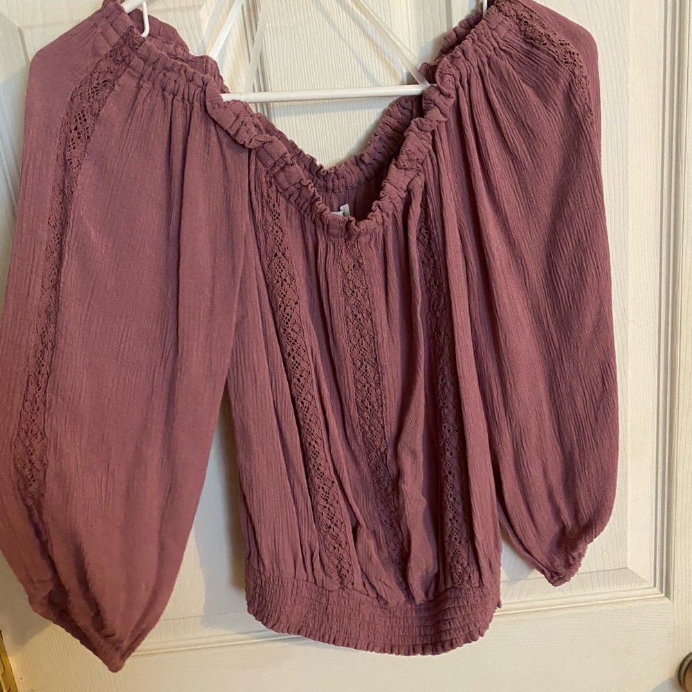 Cute crop top. Never worn